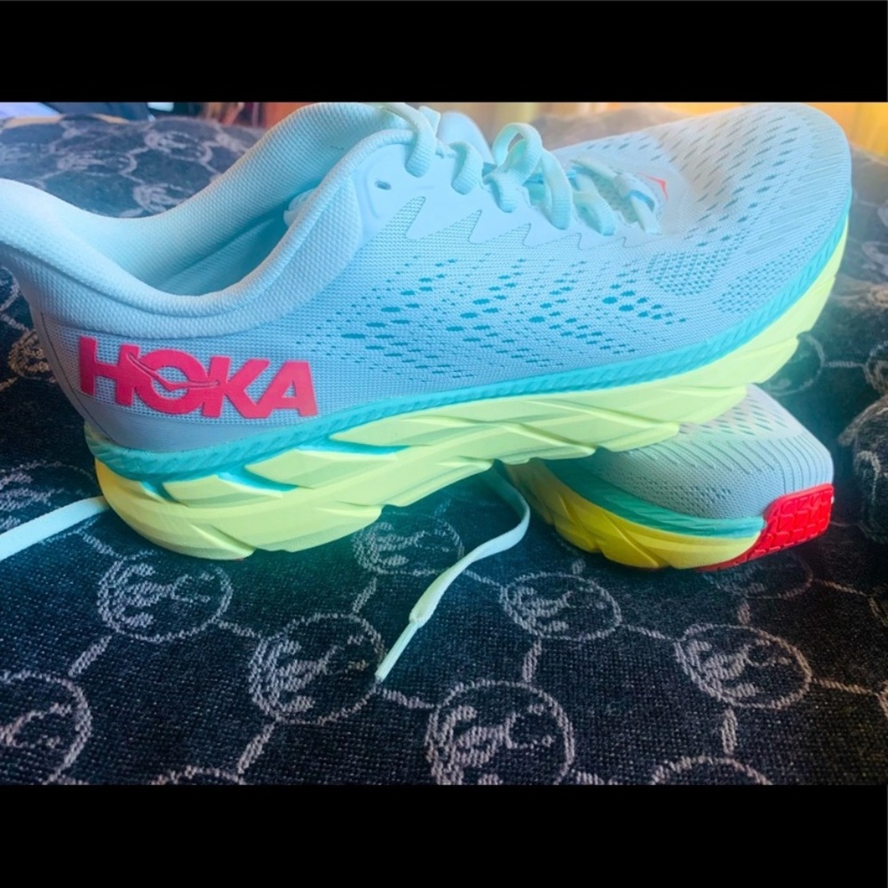 Hoka One One Clifton 7, woman’s size 8